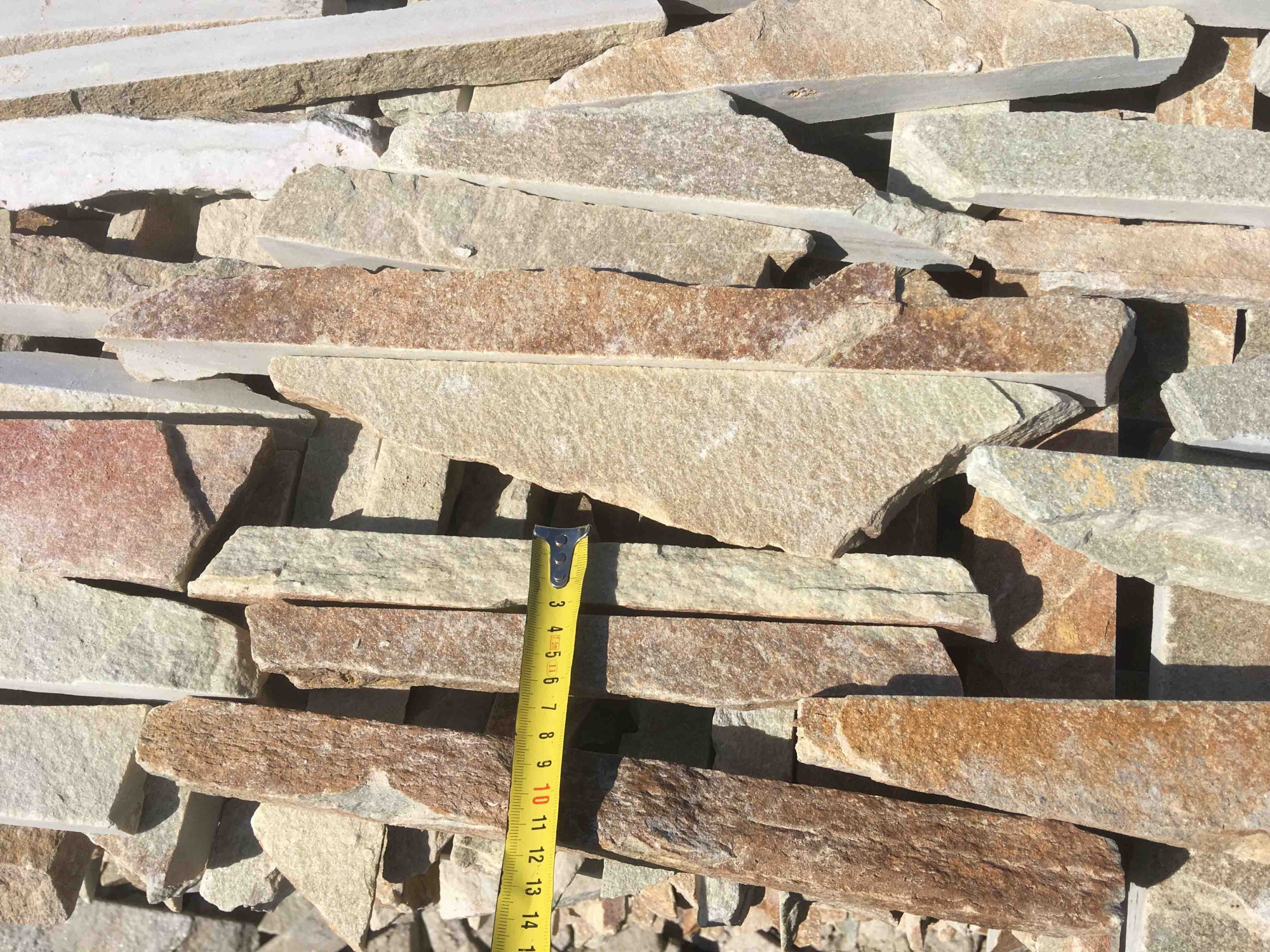 Горбушка златолит золотистый для облицовки купить в Полевском