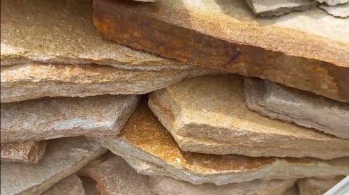 Плитняк златолит жёлтый золотистый для отмостки купить в Полевском