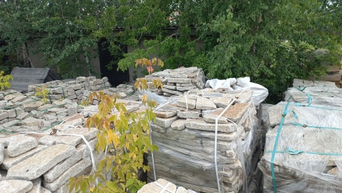 Плитняк галтованный гранитный для ландшафтного дизайна купить в Полевском