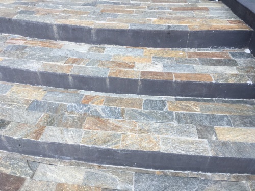 Плитка из Златолита Уральского для лестницы купить в Полевском