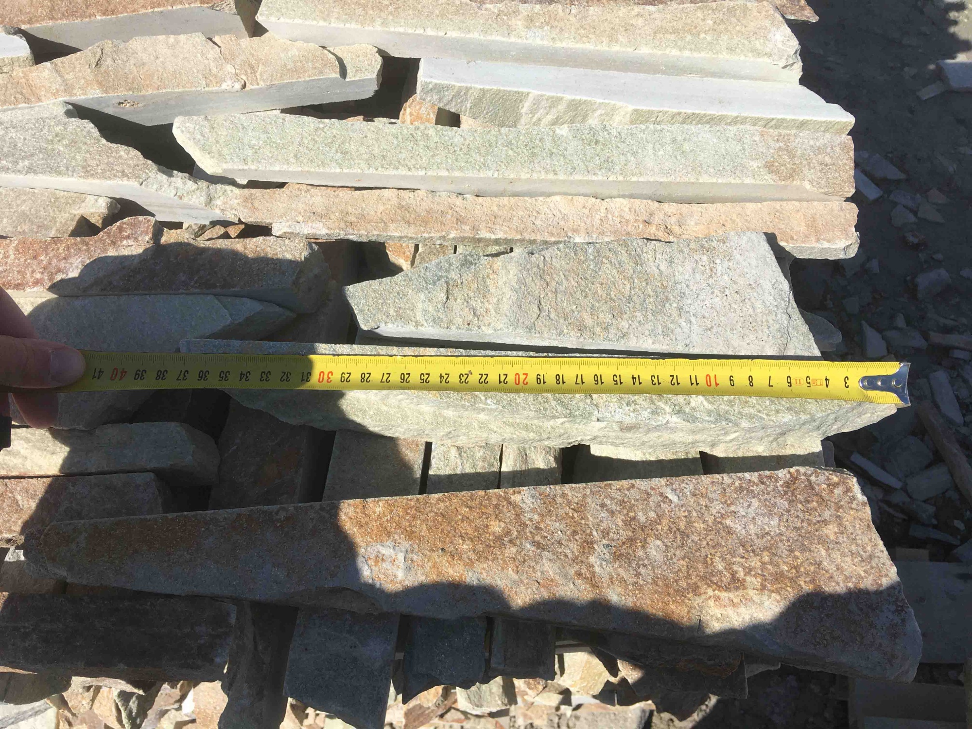 Горбушка златолит золотистый для облицовки купить в Полевском