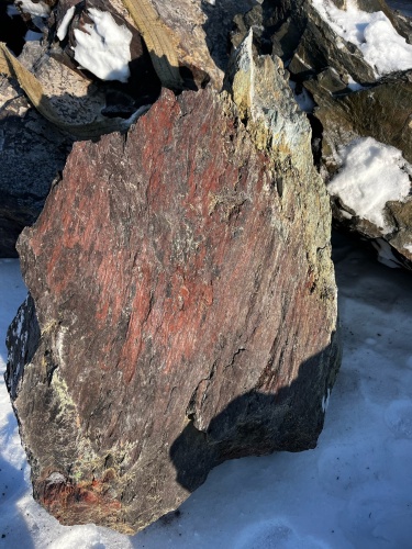 Ландшафтные глыбы красно-фиолетовые 200-1000 килограмм купить в Полевском