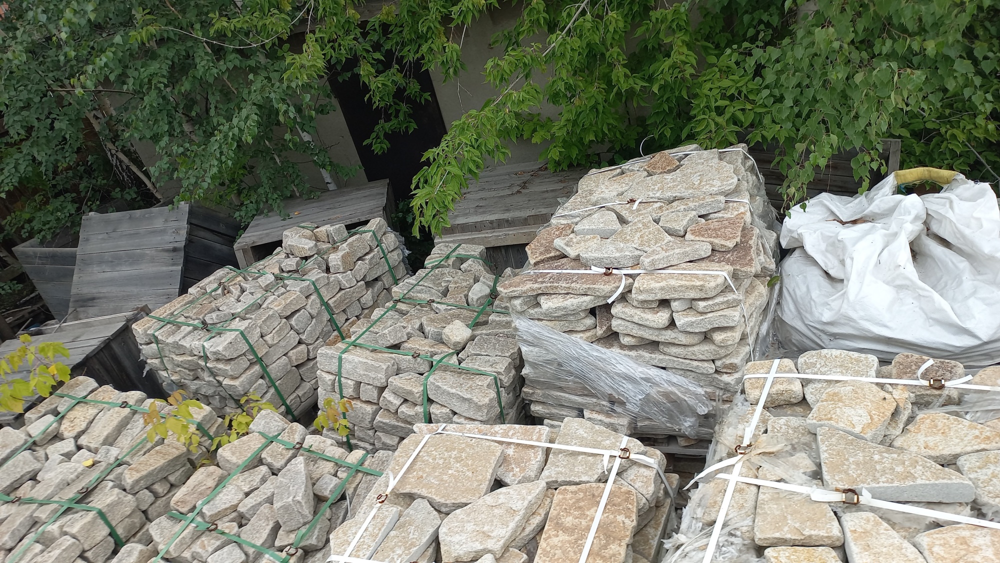 Плитняк гранитный галтованный купить в Полевском