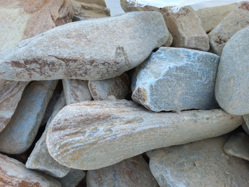 Златолит жёлтый, жёлто-зелёный глыбки и валуны для ланшафтного дизайна купить в Полевском