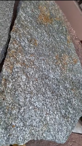 Плитняк златолит серебристый для цоколя, отмостки купить в Полевском