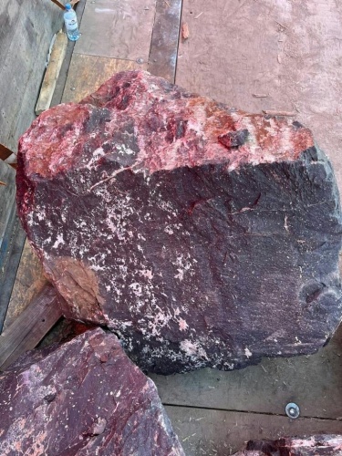 Камни для ландшафтного дизайна красно-фиолетовые 10-60 килограмм купить в Полевском