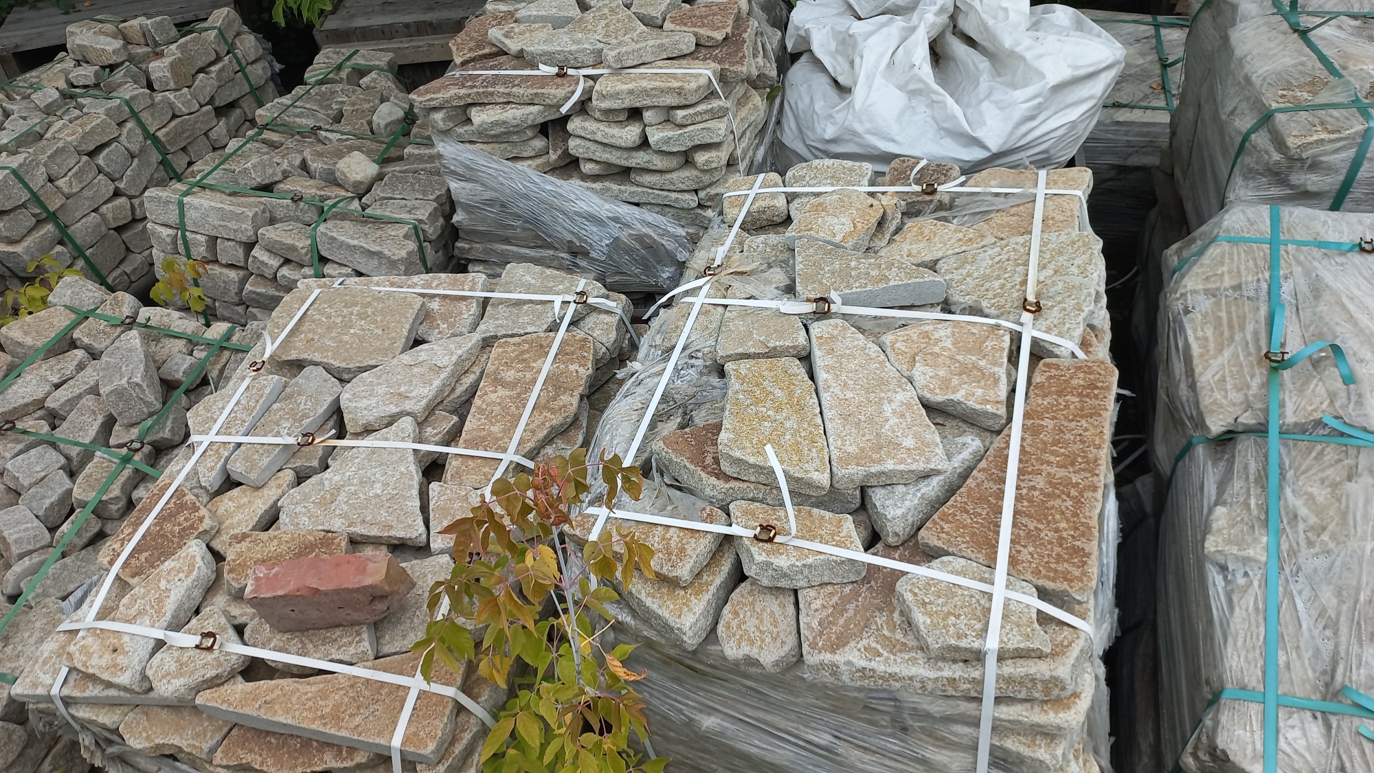 Плитняк гранитный галтованный купить в Полевском