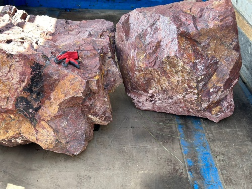 Ландшафтные глыбы красно-фиолетовые 200-1000 килограмм купить в Полевском