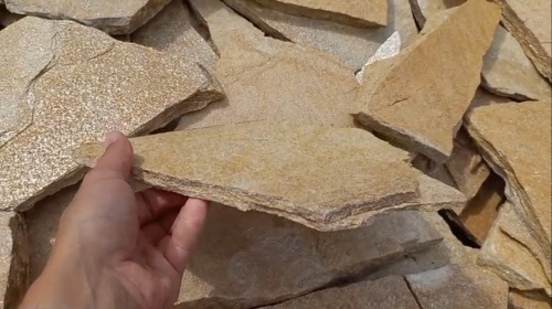 Плитняк златолит жёлтый для цоколя купить в Полевском