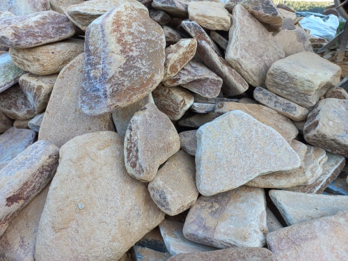 Златолит жёлтый, жёлто-зелёный глыбки и валуны для ланшафтного дизайна купить в Полевском