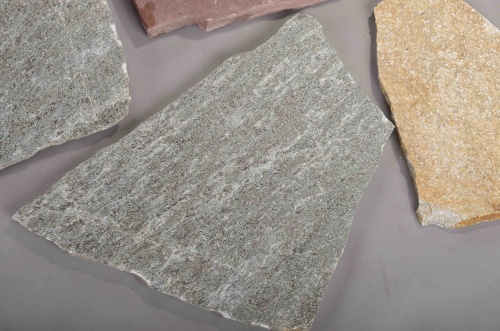 Плитняк златолит Уральский для цоколя, отмостки купить в Полевском