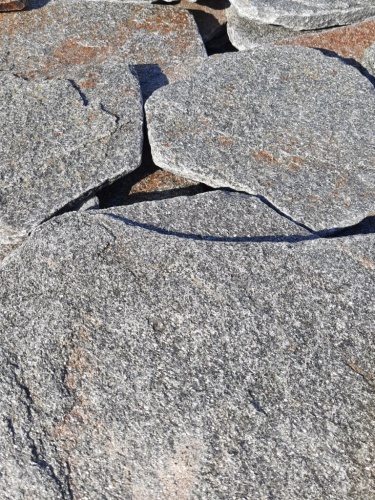 Златолит серебристый галтованный для лестниц купить в Полевском