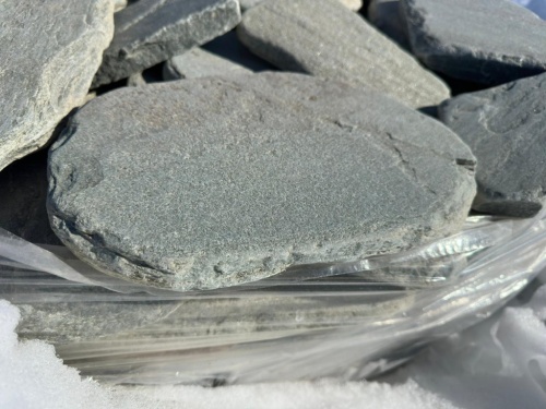 Плитняк златолит зелёный галтованный для мощения на бетон купить в Полевском