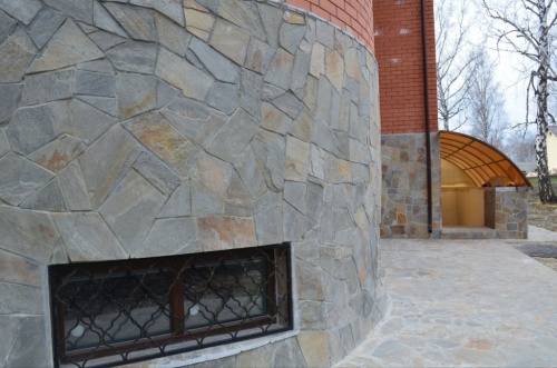 Плитняк златолит Уральский для цоколя, отмостки купить в Полевском